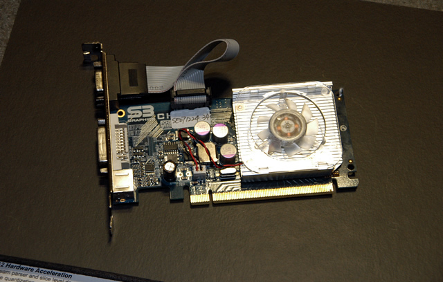 S3 Graphics의 Chrome 440GTX. 메인 스트림 이하의 저렴한 DirectX 10.1/SM4.1 대응 GPU로서 소구된다